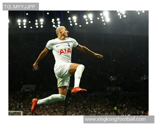 布伦南约翰逊热刺百场里程碑庆祝海报在社交媒体发布