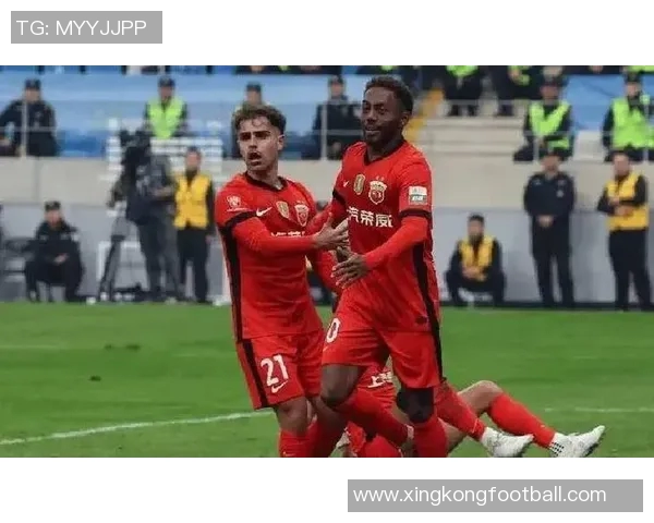 青岛西海岸球员杨希即将加盟上海海港引发关注与期待