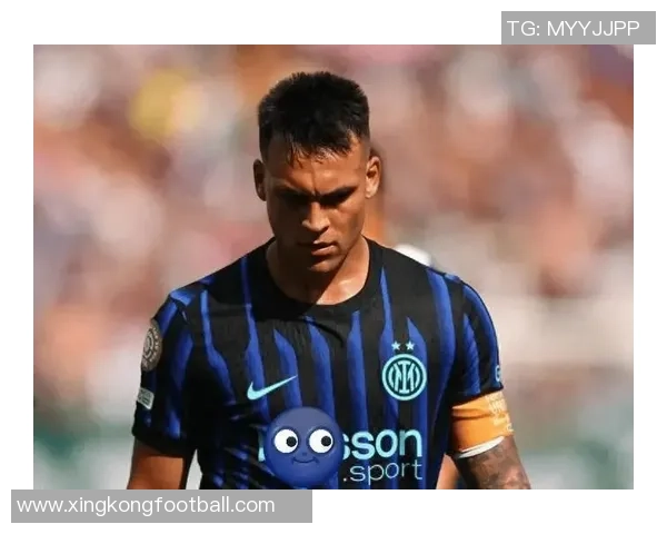 国米主场球迷为J马丁内斯加油助威助其走出车祸阴影重返赛场 国米主场球迷为J马丁内斯加油助威助其走出车祸阴影重返赛场