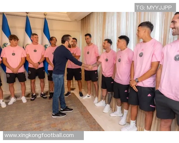 迈阿密国际全队合照亮相布斯克茨与阿尔巴成为焦点C位球员