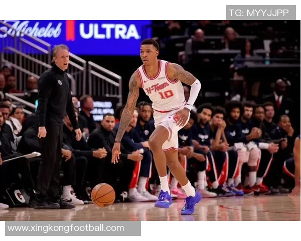 小贾巴里史密斯精彩反击轻松双手扣篮震撼全场展现超强实力