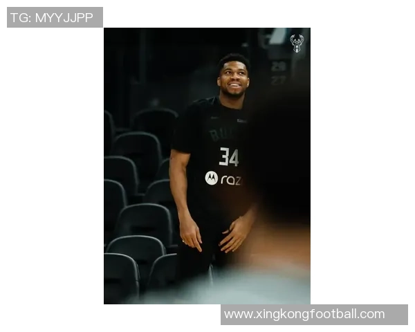 字母哥新赛季定妆照展现强大肌肉压迫感迎接生涯第13个赛季的挑战