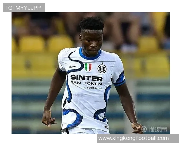 狼队官方宣布中场穆涅西租借加盟巴黎FC至本赛季结束的消息